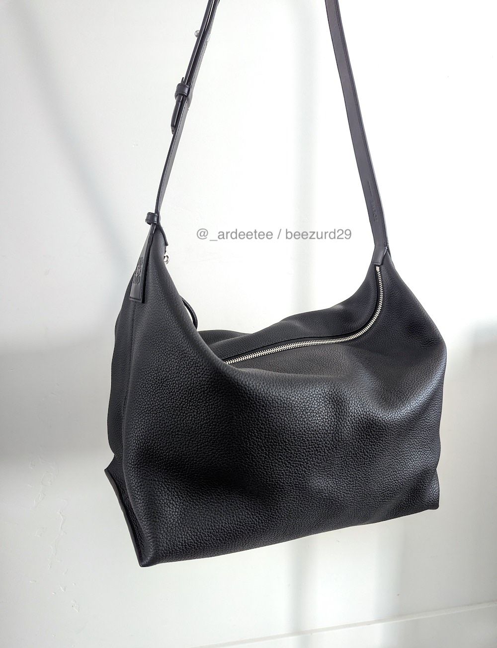 Pre-owned Loewe New Large Leather Cubi Shoulder Bag In Black