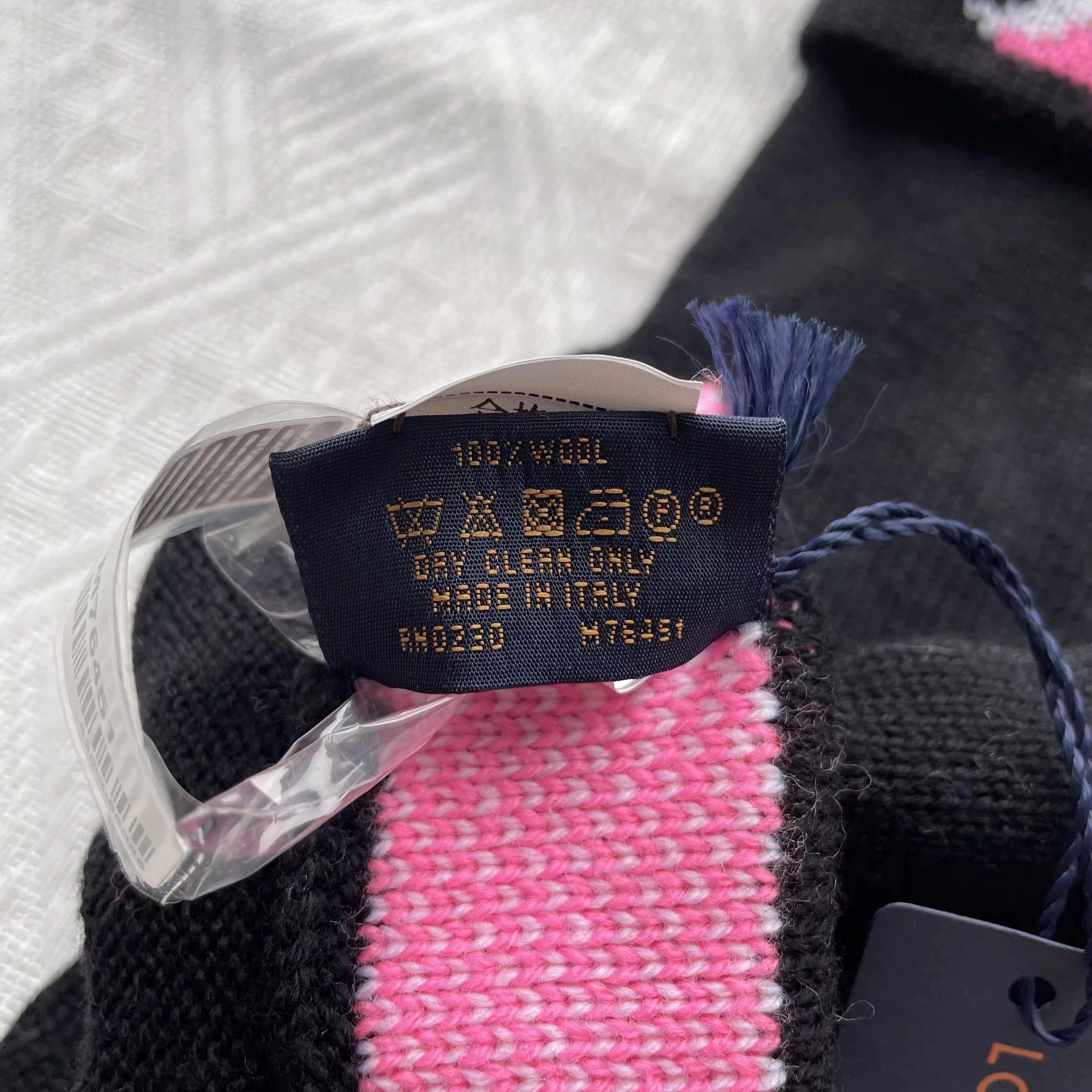 Louis Vuitton LOUIS VUITTON women's knit wool gloves black 20.7*8.5 Size ONE SIZE - 6 Thumbnail