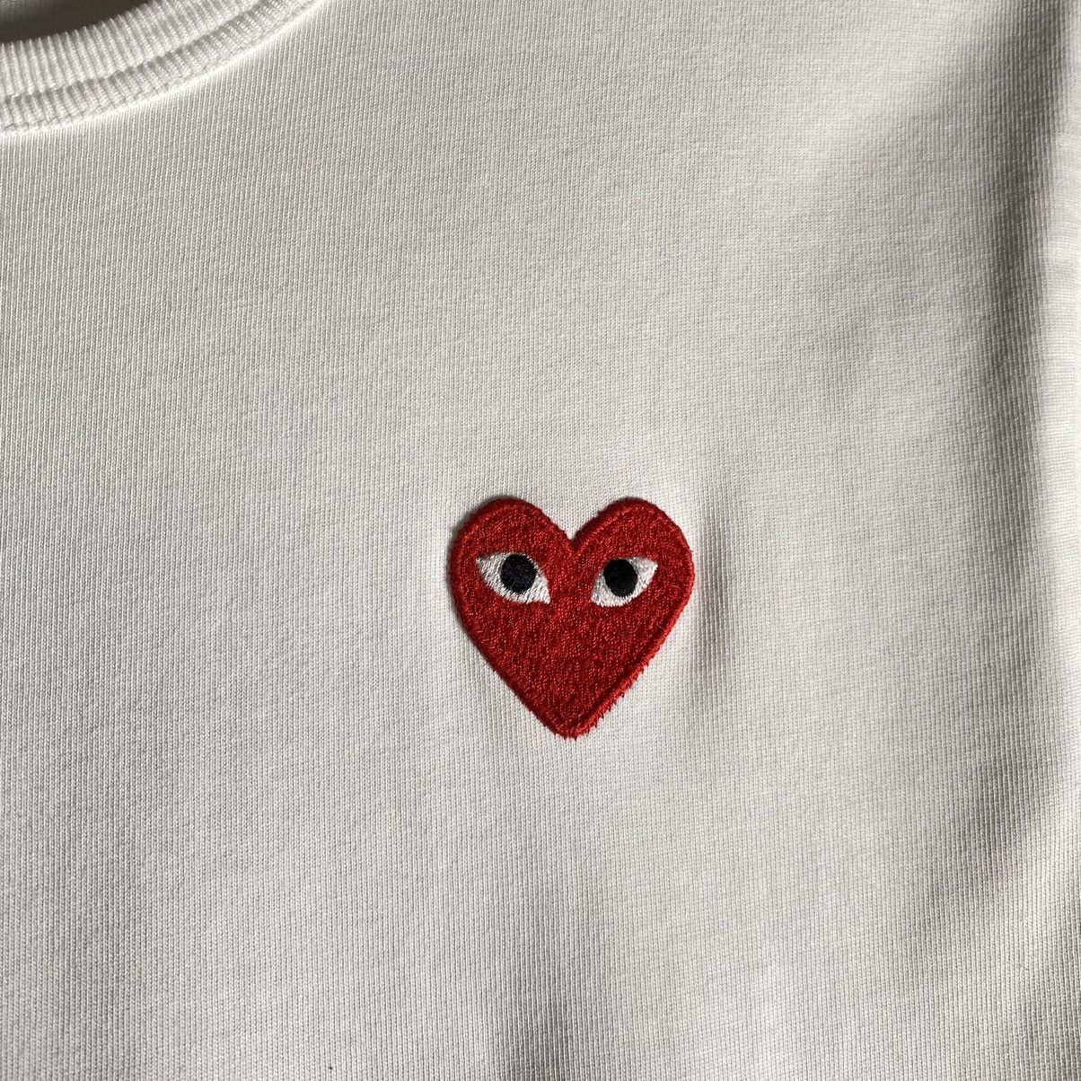Comme des Garcons White Comme Des Garcons Play Tee with Red Heart Logo Size US S / EU 44-46 / 1 - 5 Thumbnail
