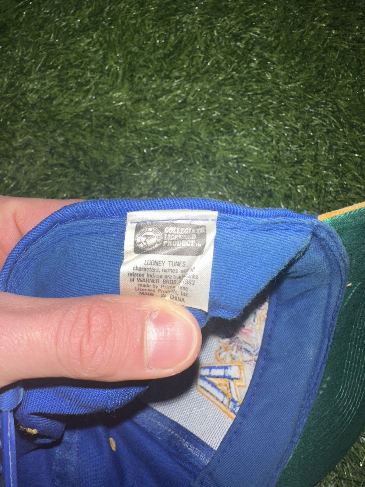 Vintage × Warner Bros Vintage 1993 UCLA Bruins Loony Times Tasmanian Devil Hat Size ONE SIZE - 6 Thumbnail