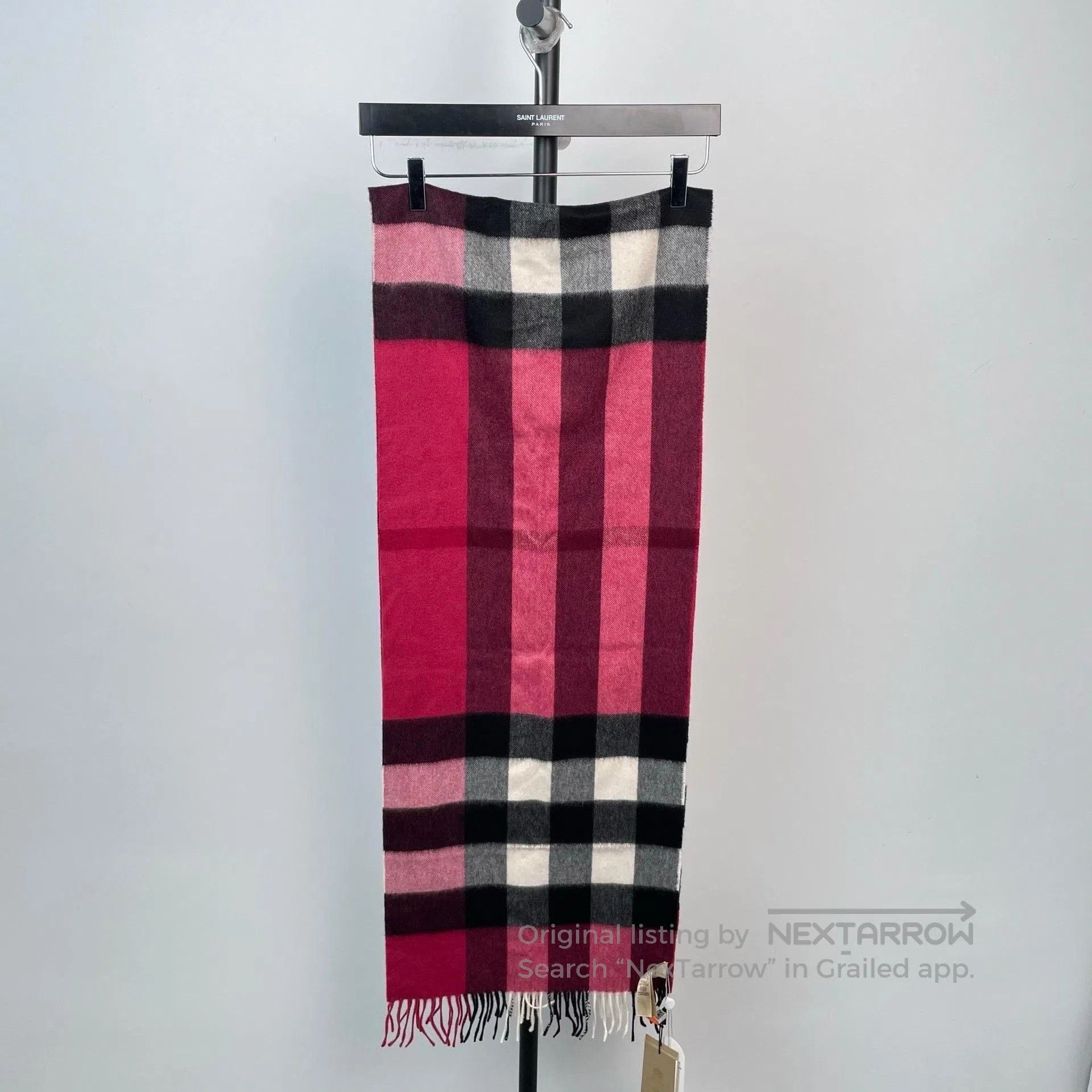 Burberry Burberry Rose Pink Classic Plaid Scarf. Size ONE SIZE - 1 Thumbnail