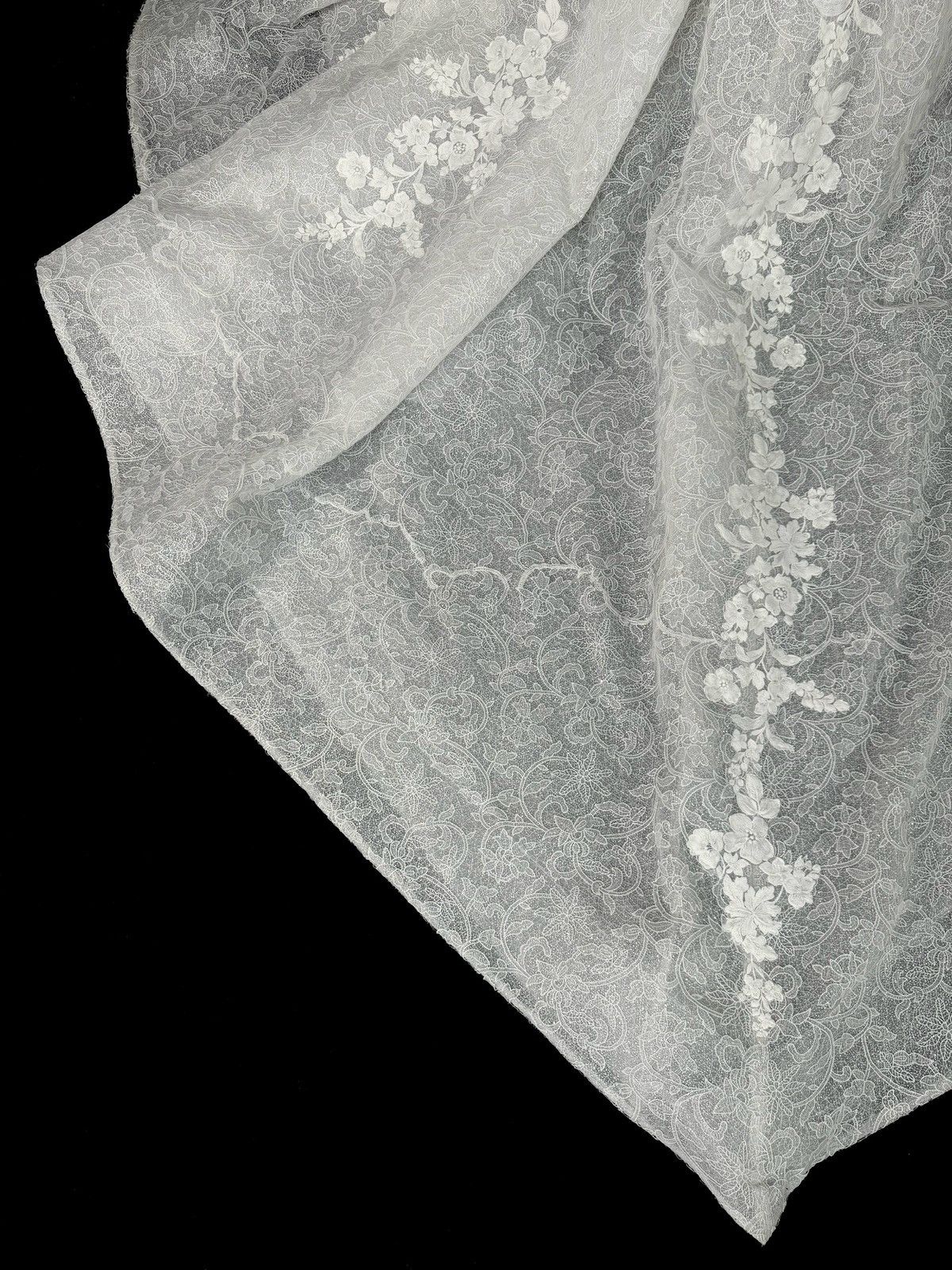 Other Preloved US 6 Anna Augusta Embroidered appliqués Bridal Gown Size M / US 6-8 / IT 42-44 - 9 Thumbnail