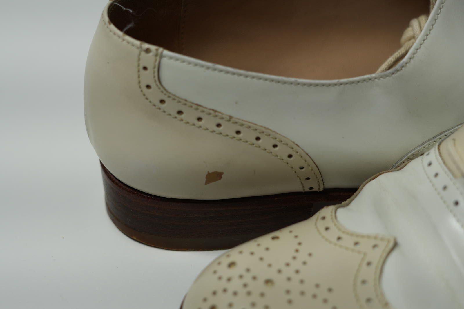 Salvatore Ferragamo Salvatore Ferragamo Shoes Women's 7 White Tan Wingtip Okford Size US 7 / EU 40 - 5 Thumbnail