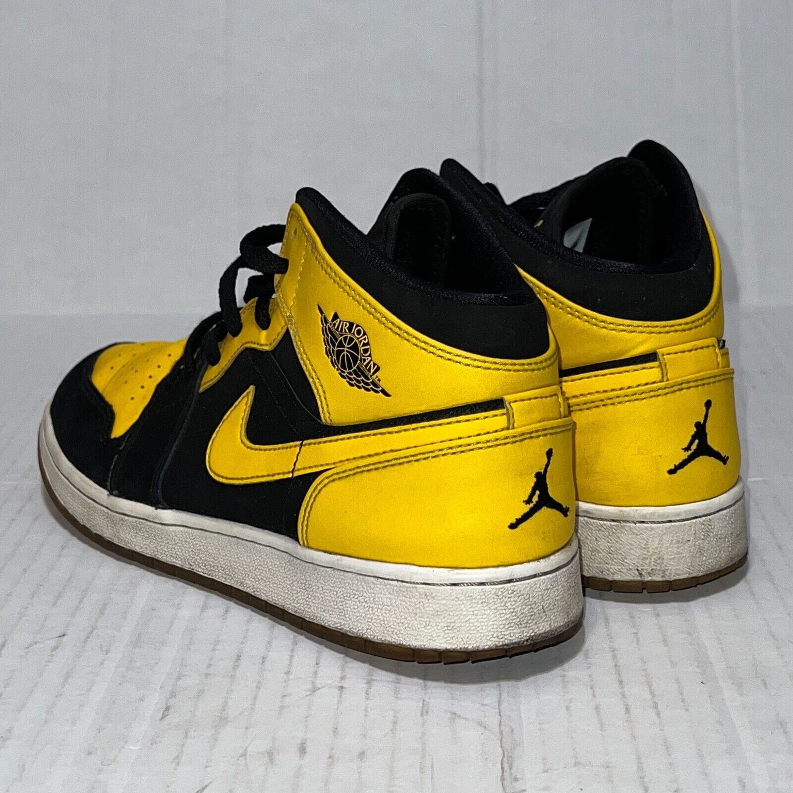 Nike NIKE 554725-035 Jordan 1 Retro Mid New Love 2017 GS Kid 6.5Y Size US 6.5 / EU 39-40 - 10 Thumbnail