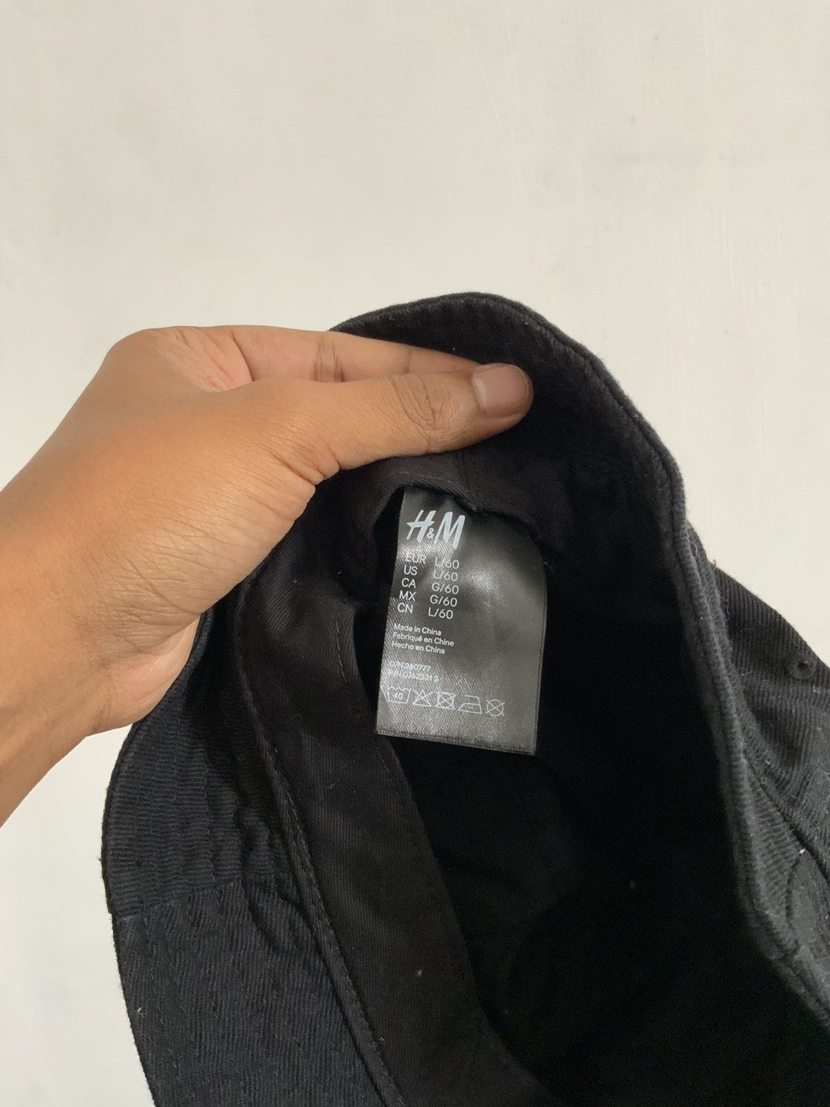 H&M H&M Black Plain Streetwear Outdoor Bucket Hat Size ONE SIZE - 8 Thumbnail