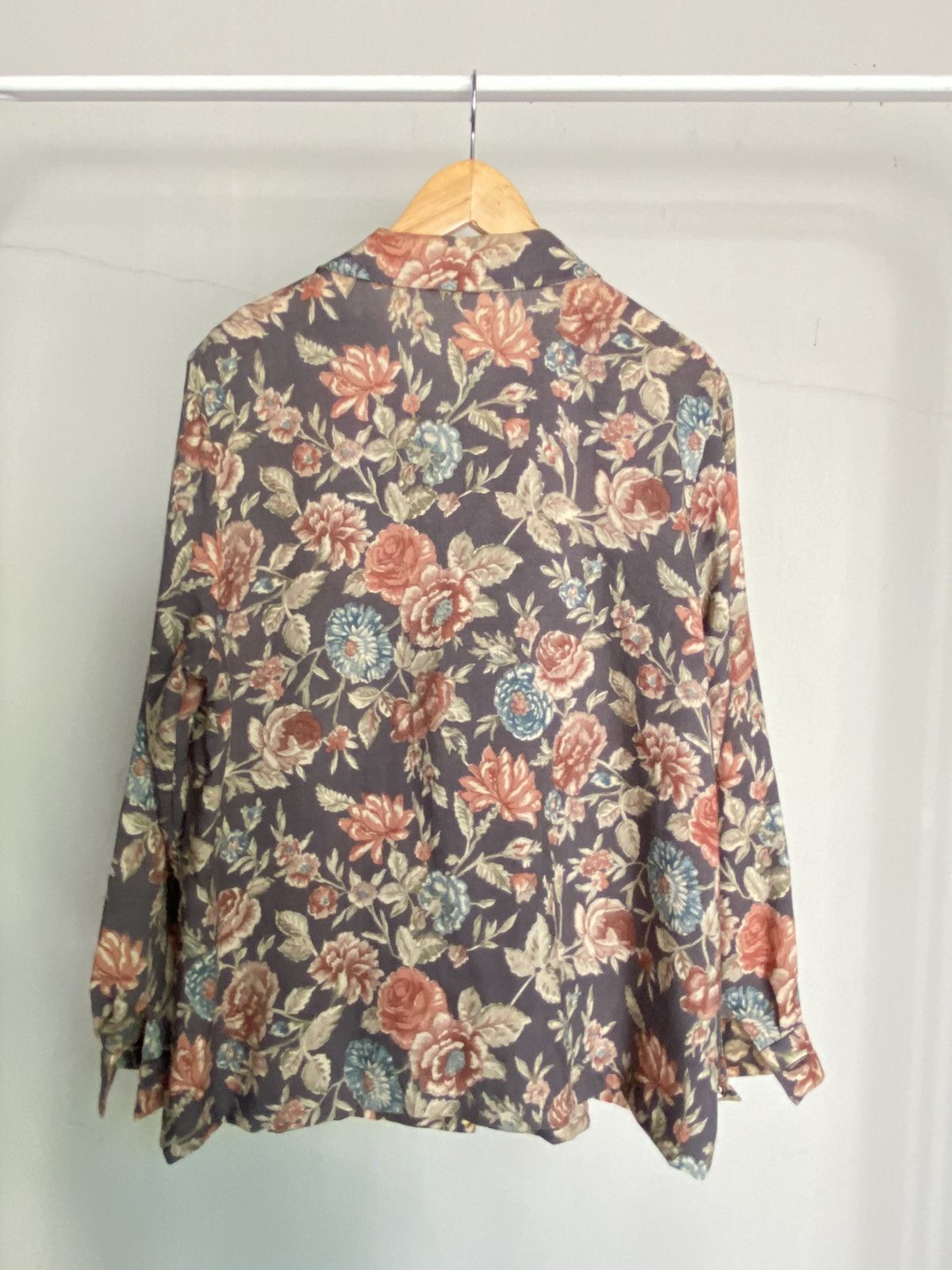 Burberry Burberrys Vintage Floral Button-Up Blouse in Charcoal Size XL / US 12-14 / IT 48-50 - 13 Thumbnail