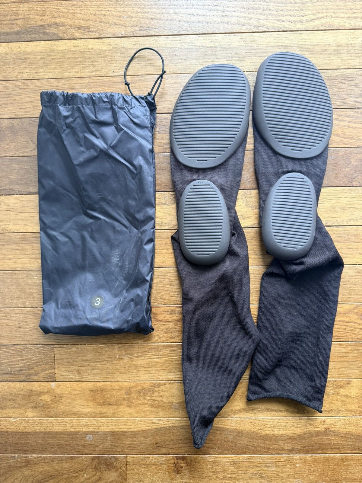 Yeezy Yeezy YZY pods size 3 Brand new Size US 13 / EU 46 - 1 Thumbnail