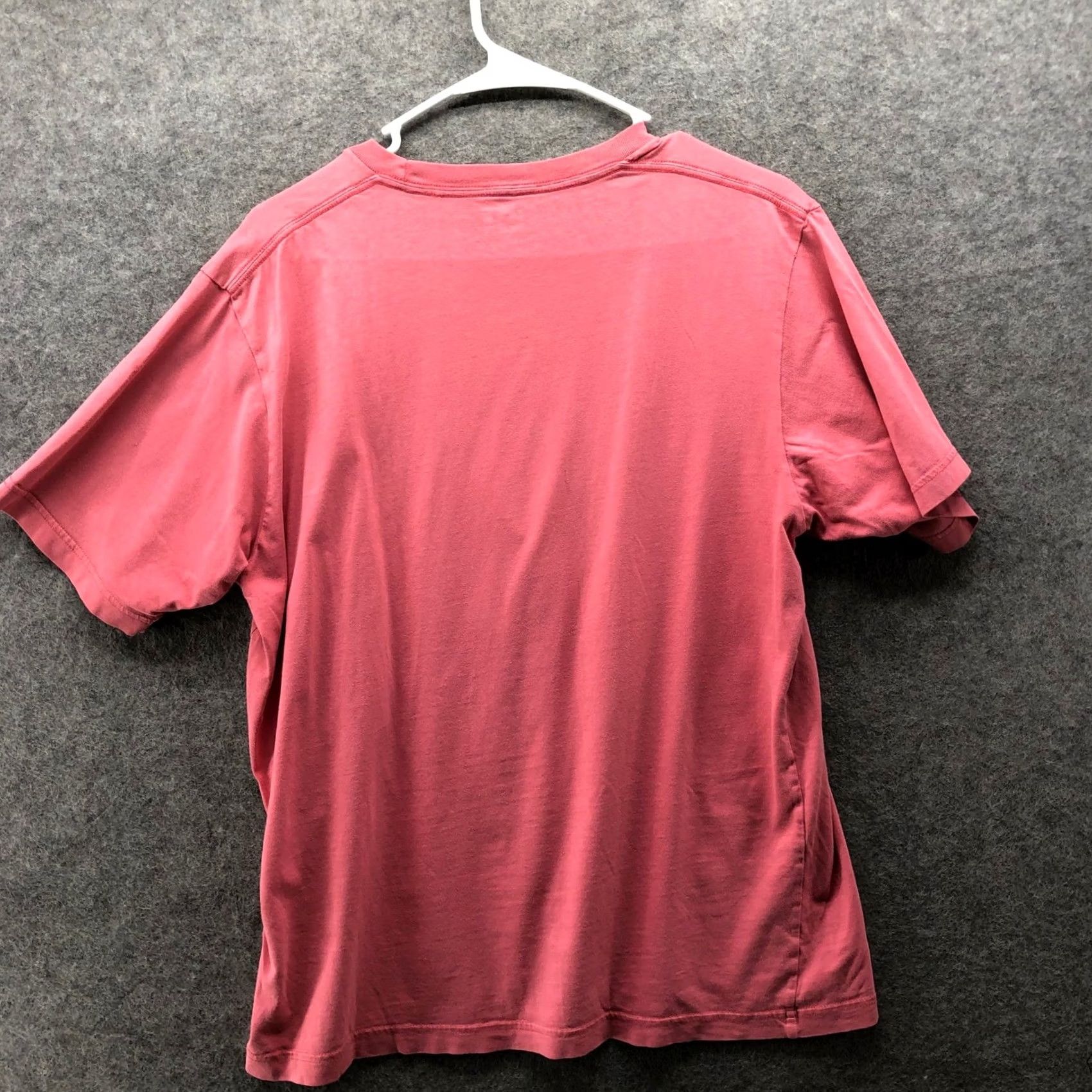 Uniqlo VINTAGE Uniqlo UT Disney Mickey Mouse T Shirt Mens L Pink Short Sleeve Crewneck Cotton Size US L / EU 52-54 / 3 - 2 Thumbnail