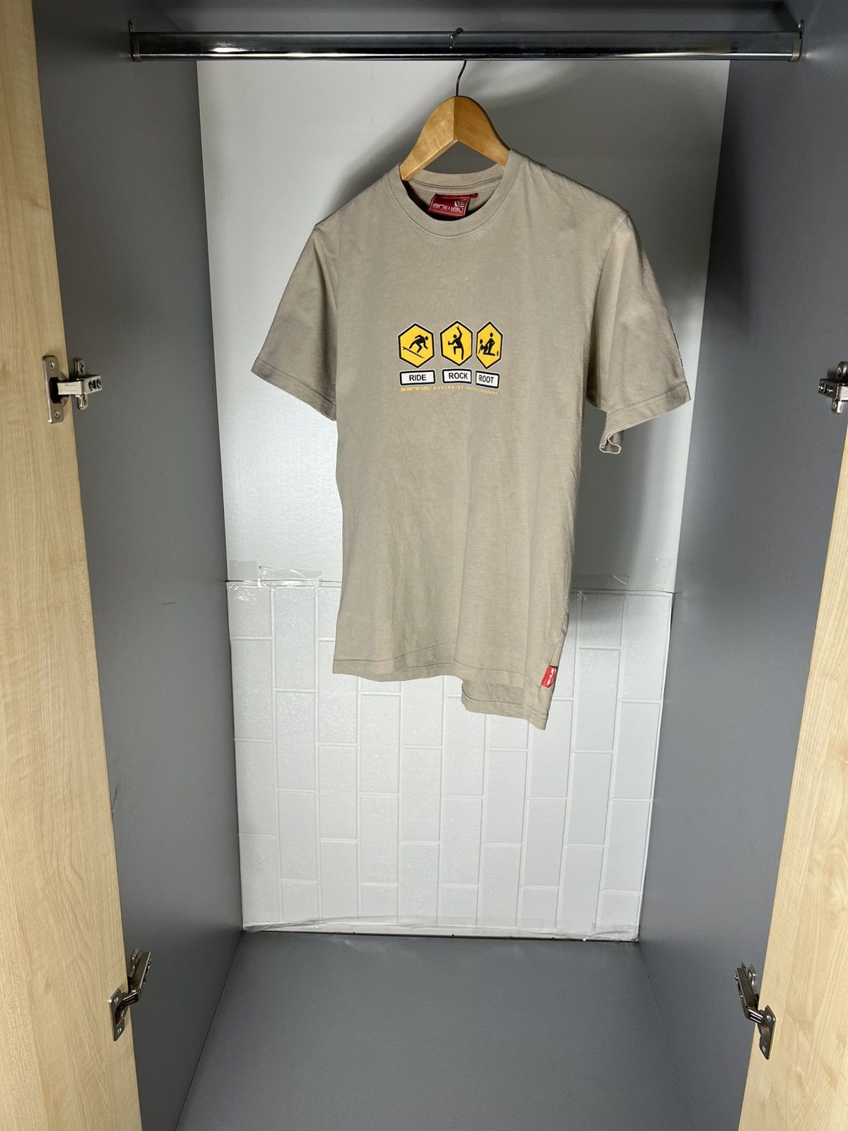 Vintage VERY RARE ANIMAL RETRO HUMOR T-SHIRT SEX FREERIDE SK8 Y2K Size US S / EU 44-46 / 1 - 8 Thumbnail