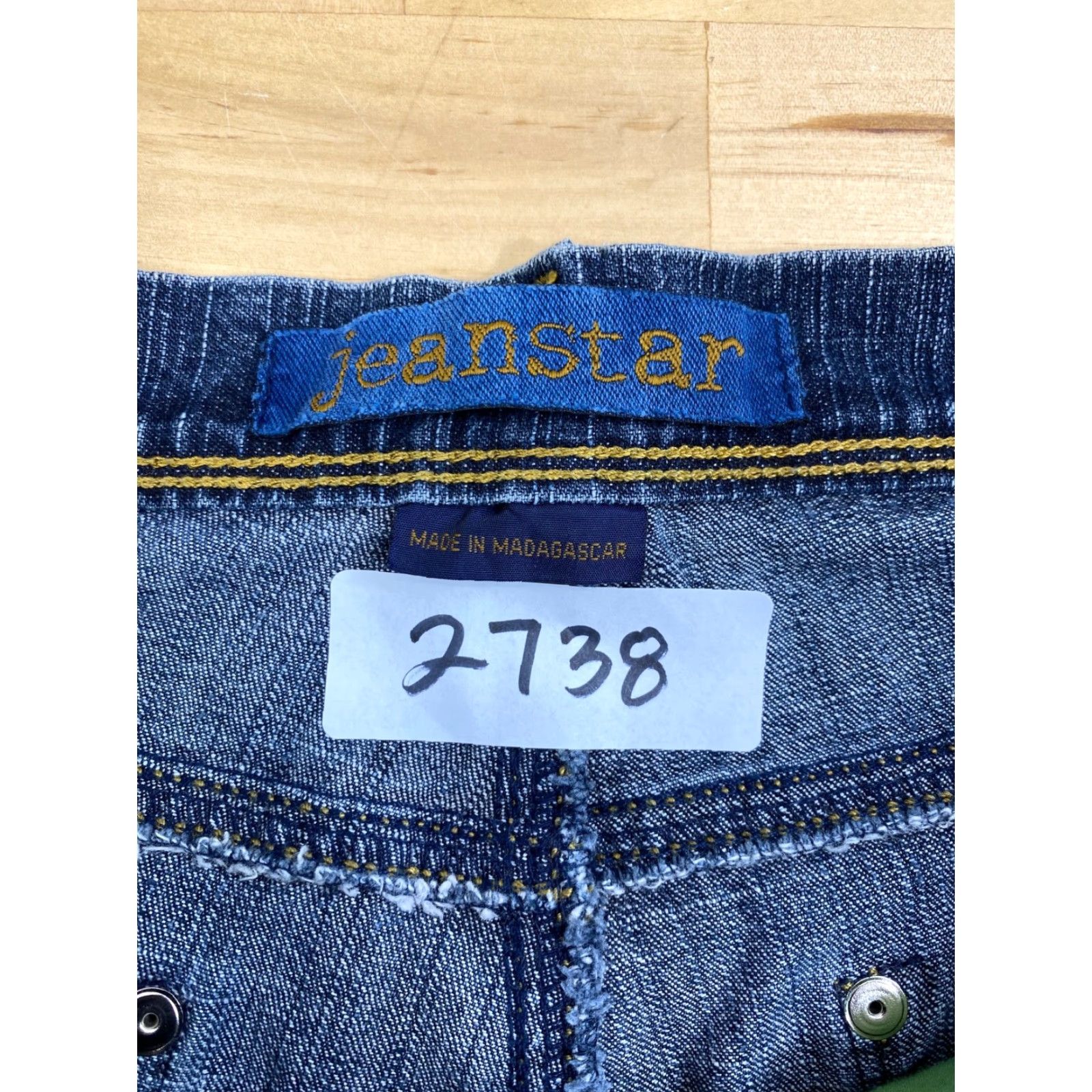 Denime Jeanstar Denim Blue Capri Jeans Women Regular Size 7 Capri Denim Jeans Blue Women 7 Jeans Capris Cuffed Button Size 28" / US 6 / IT 42 - 3 Thumbnail