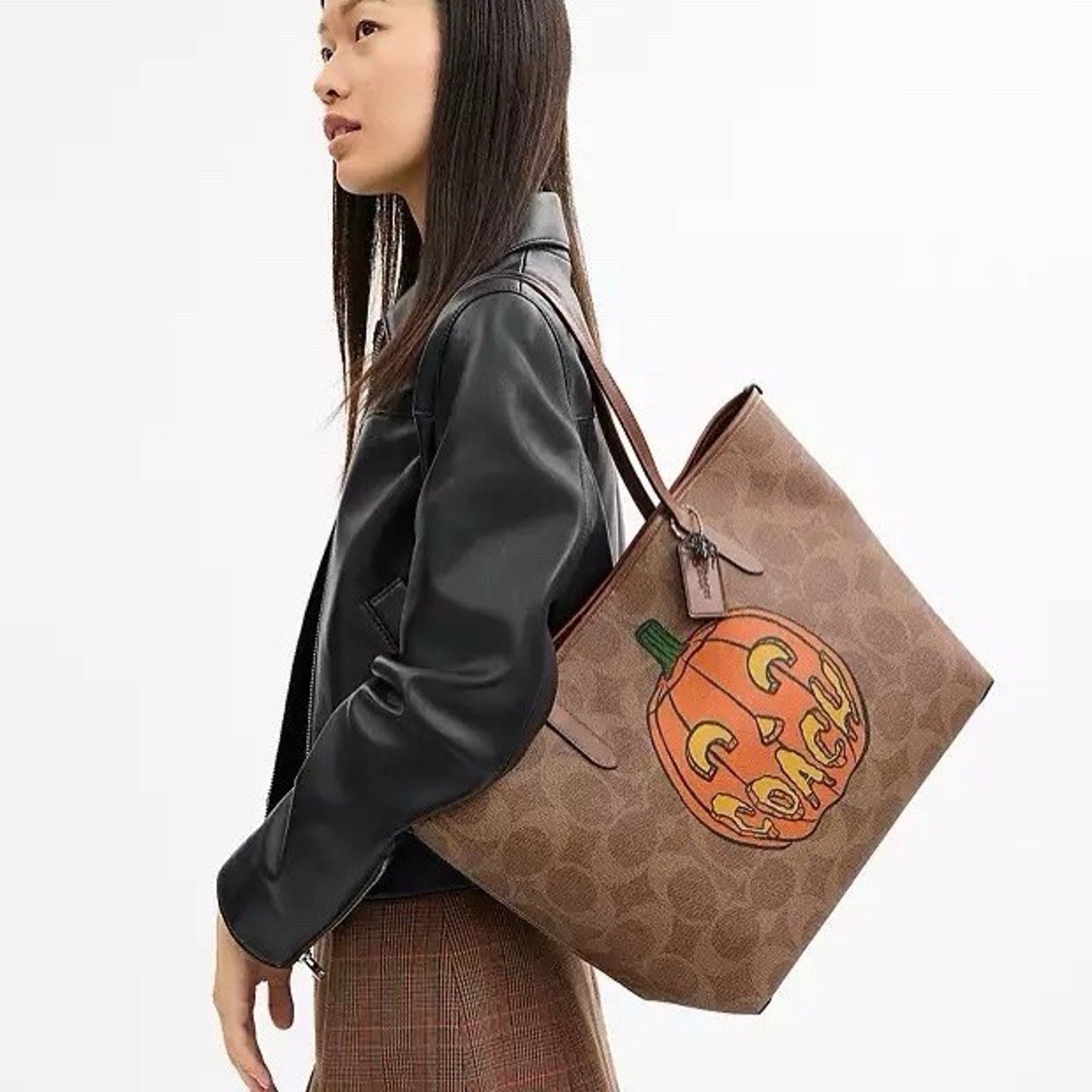Coach NWT Coach City Tote Bag Halloween CCE70 Gold/Tan 2025 Size ONE SIZE - 8 Thumbnail