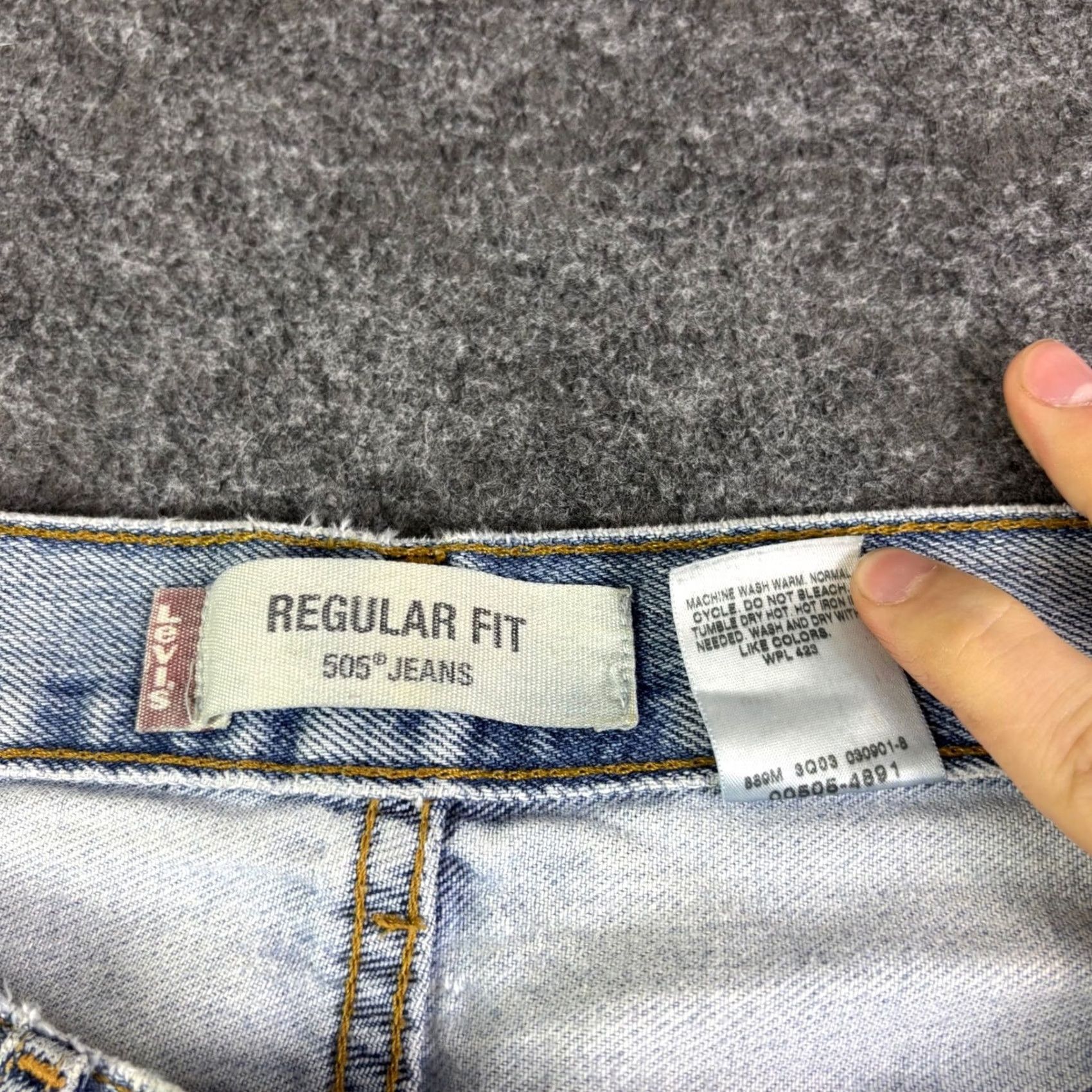 Levi's Levis 505 Regular Fit Distressed Light Wash Jeans Mens 30x30 Vintage Denim Size US 30 / EU 46 - 6 Thumbnail