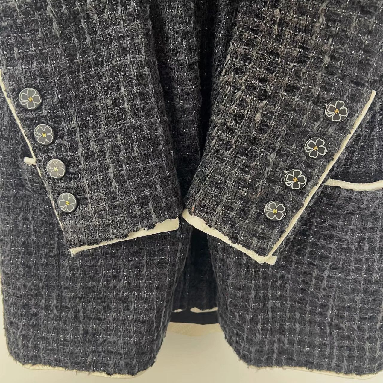 Chanel Chanel Black & White Shimmery Tweed Jacket K12 Size XXS / US 00 / IT 34 - 4 Thumbnail