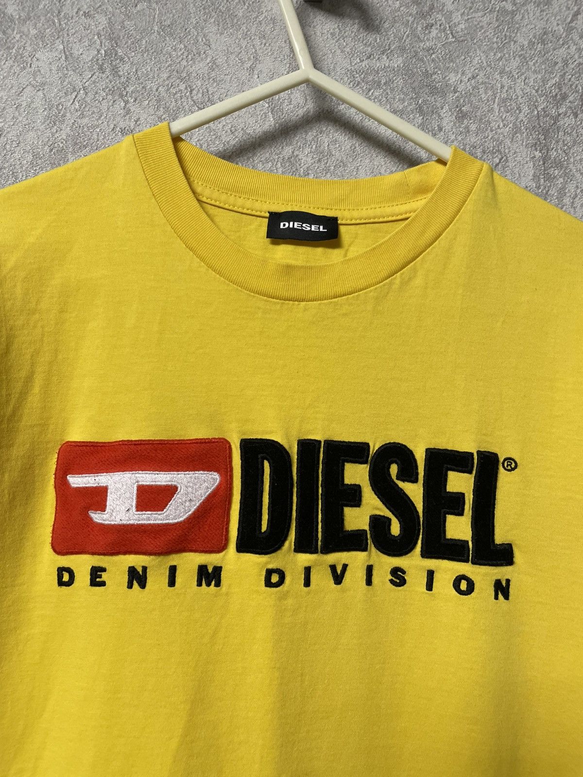 Diesel Diesel Embroidered Big Logo Yellow T-Shirt Y2K Size US S / EU 44-46 / 1 - 4 Thumbnail