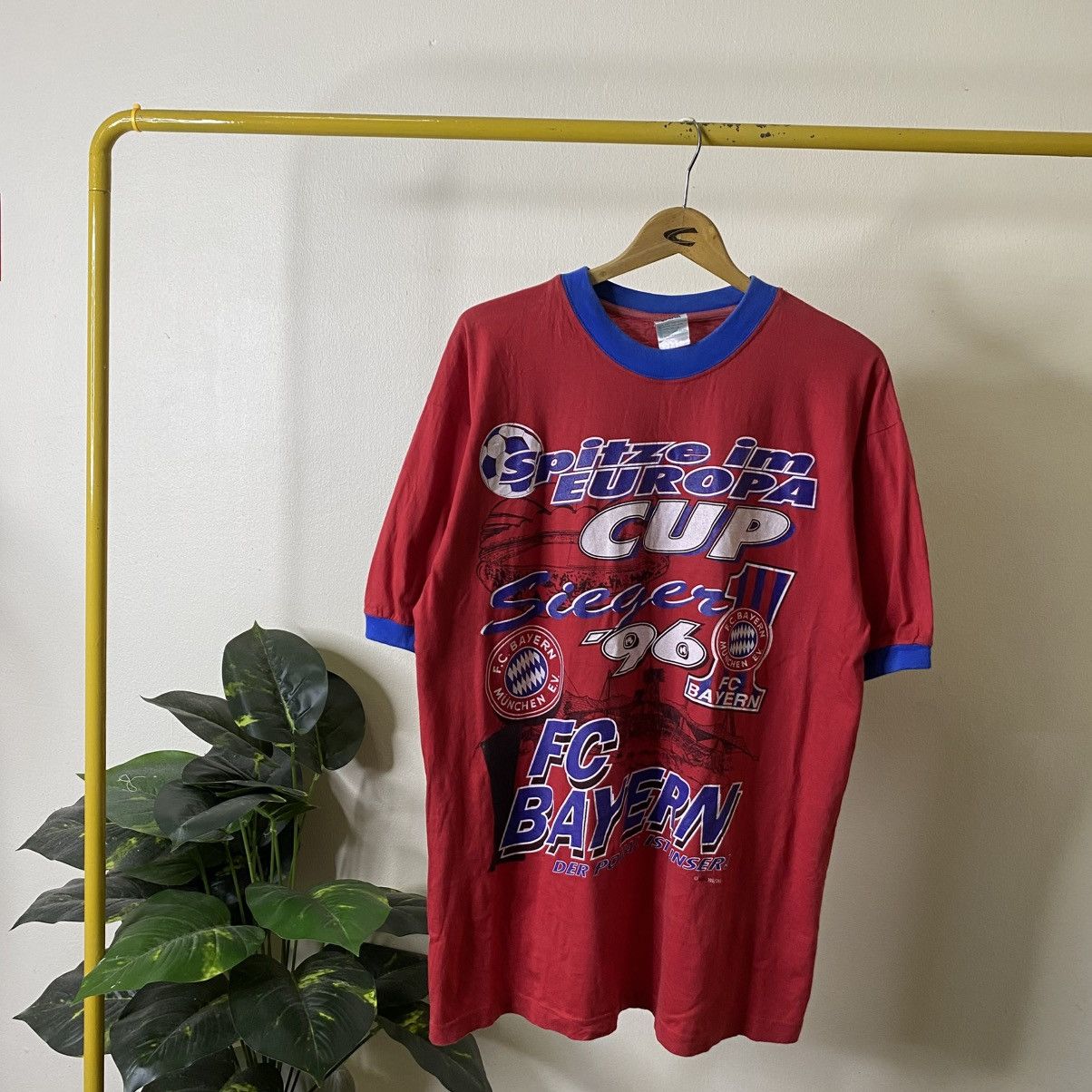 Vintage Vintage 1996 FC Bayern Munich Soccer UEFA Cup Champions Tee Size US L / EU 52-54 / 3 - 1 Thumbnail