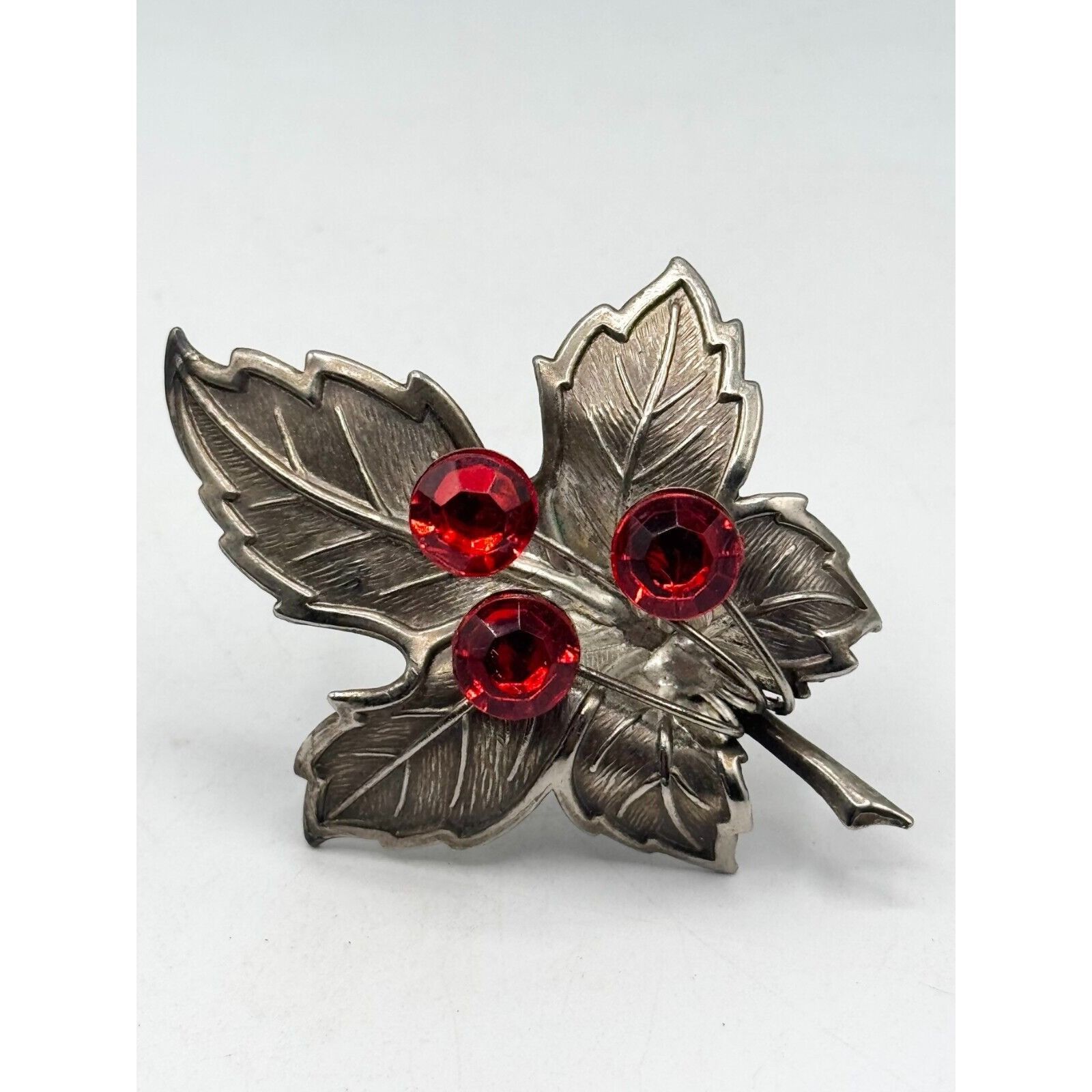 Vintage Vintage faceted glass red rhinestone leaf brooch pin Size ONE SIZE - 2 Thumbnail