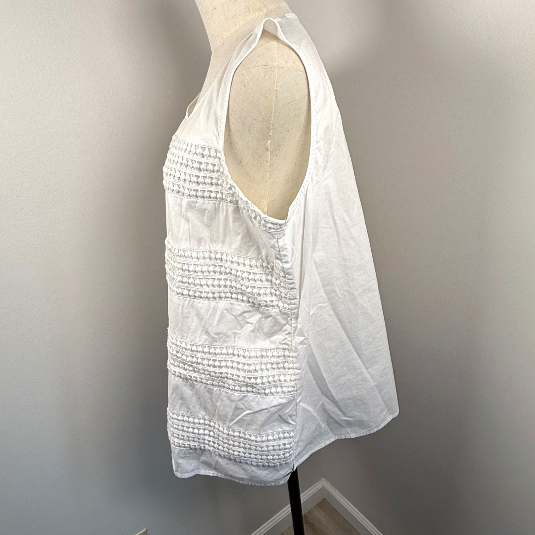 Tommy Hilfiger Tommy Hilfiger Blouse White Sleeveless Top Round Neck Lace Pom Pom Trim Womens L Size L / US 10 / IT 46 - 2 Thumbnail