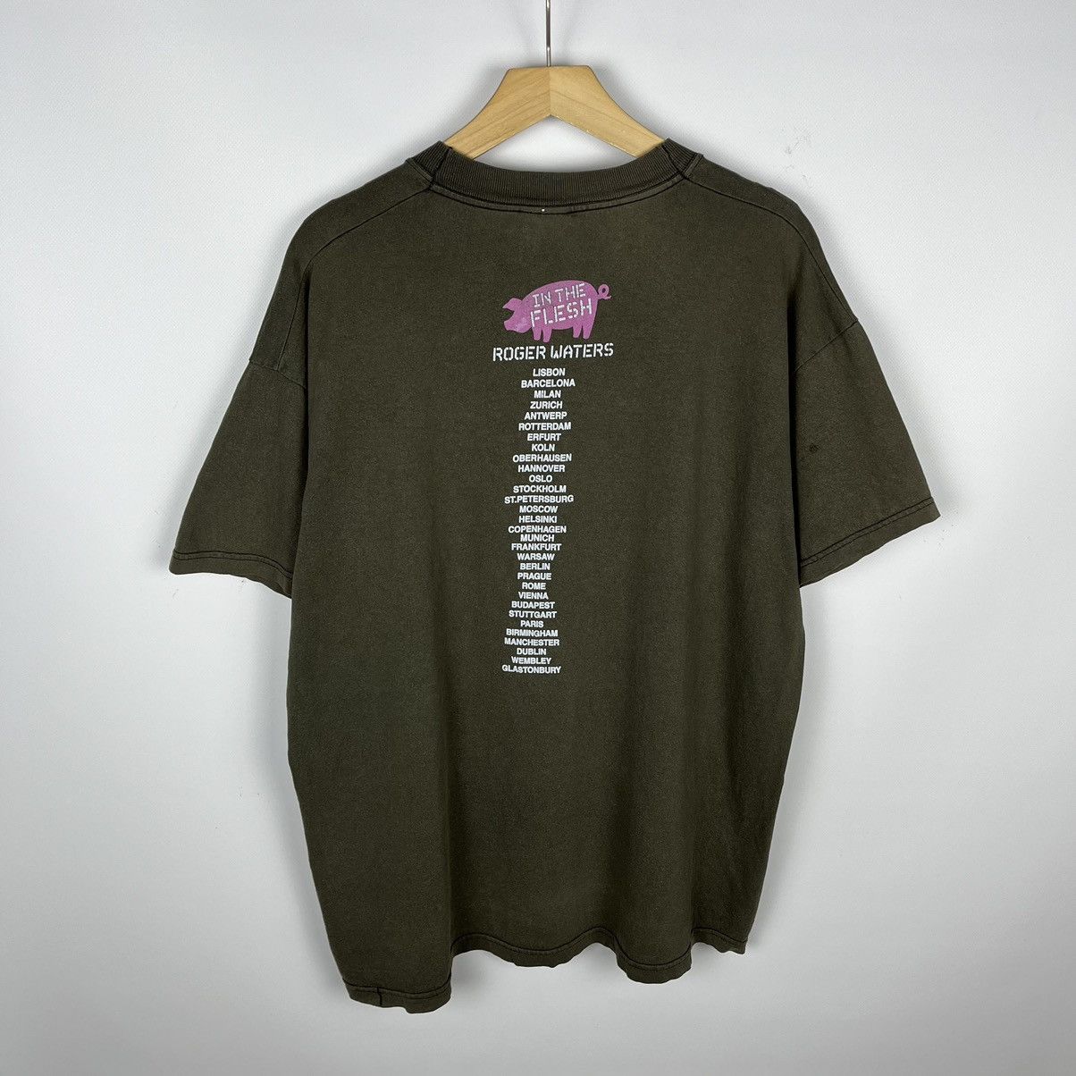 Band Tees Vintage Roger Waters Pink Floyd rare tour tee 2002 Size US XL / EU 56 / 4 - 15 Thumbnail
