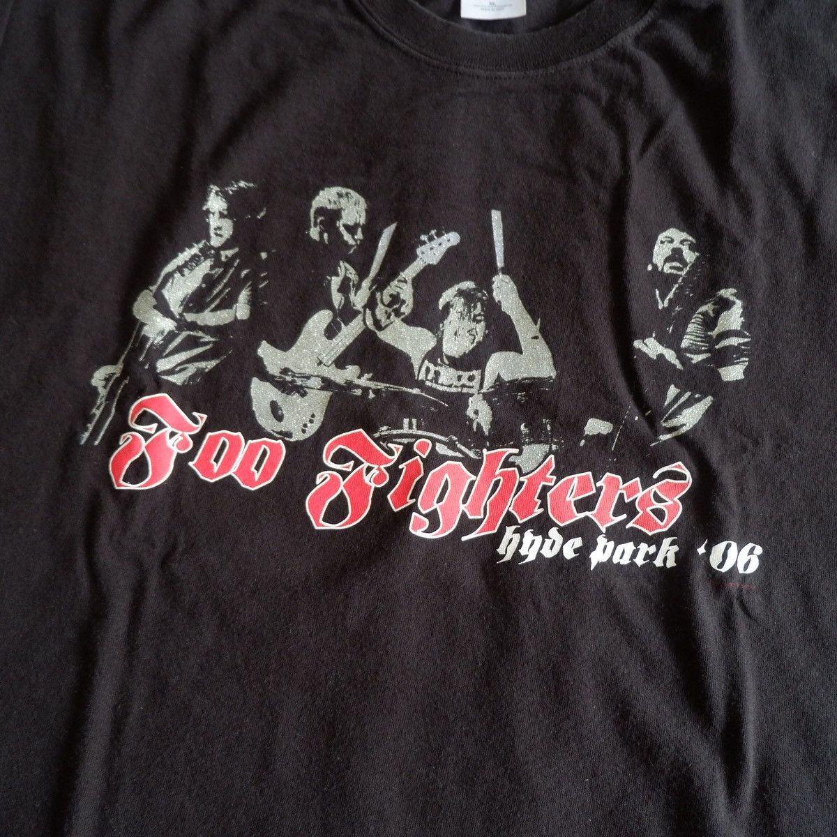 Band Tees × Vintage Tshirt Foo Fighters Tour Hyde Park 2006 Size US XL / EU 56 / 4 - 2 Thumbnail
