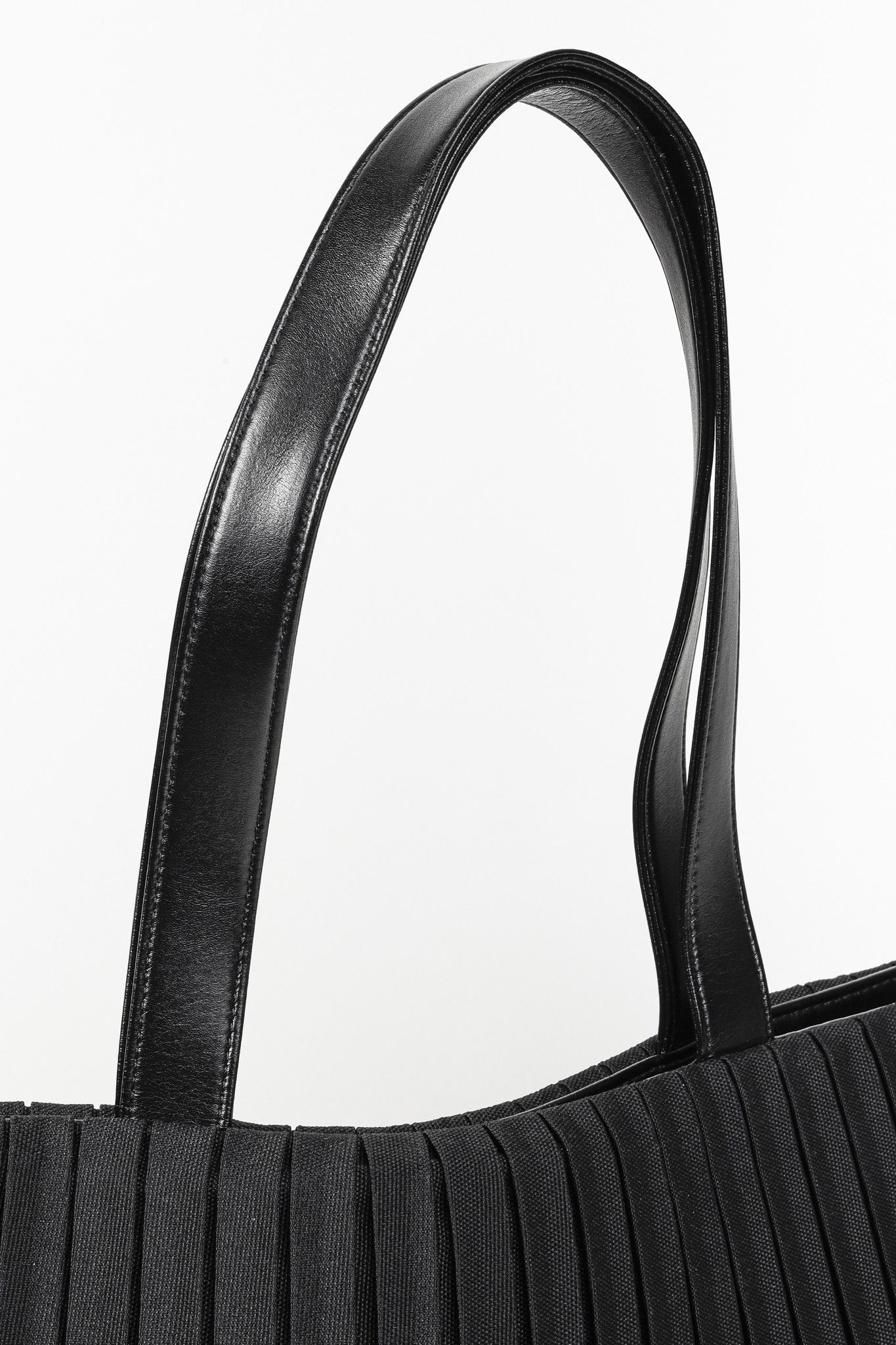 Issey Miyake Issey Miyake Pleats Please Black U Tote Bag Size ONE SIZE - 7 Thumbnail