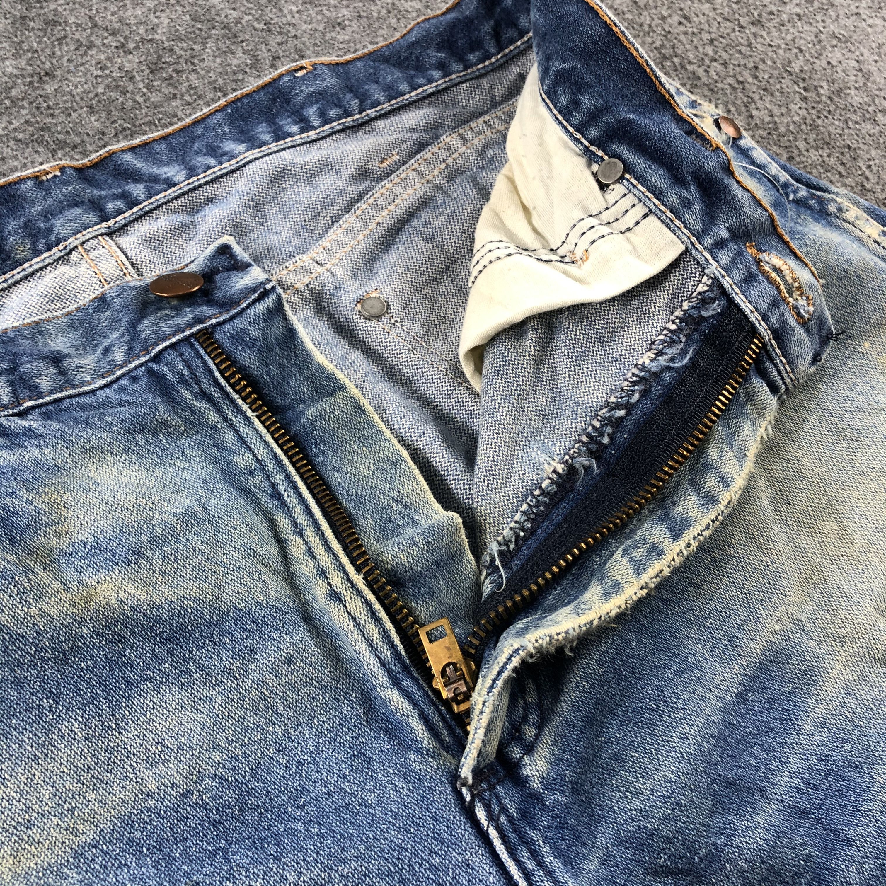 Vintage Vintage Blue Wash Wrangler Jeans-J2458 Size US 31 - 11 Thumbnail