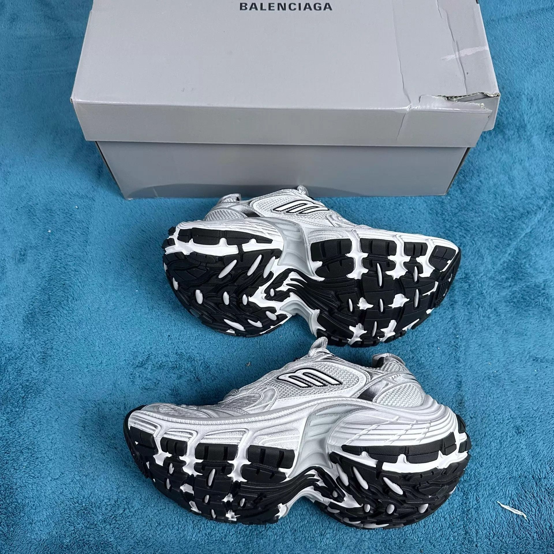 Balenciaga Balenciaga 10XL Mesh Worn Platform Sneaker Gray/White Size US 6.5 / IT 36.5 - 2 Thumbnail