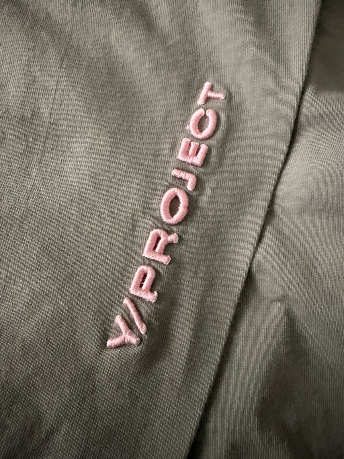 Y/Project Evergreen Pinched Logo T Shirt Grey/Pink Large Size US L / EU 52-54 / 3 - 5 Thumbnail
