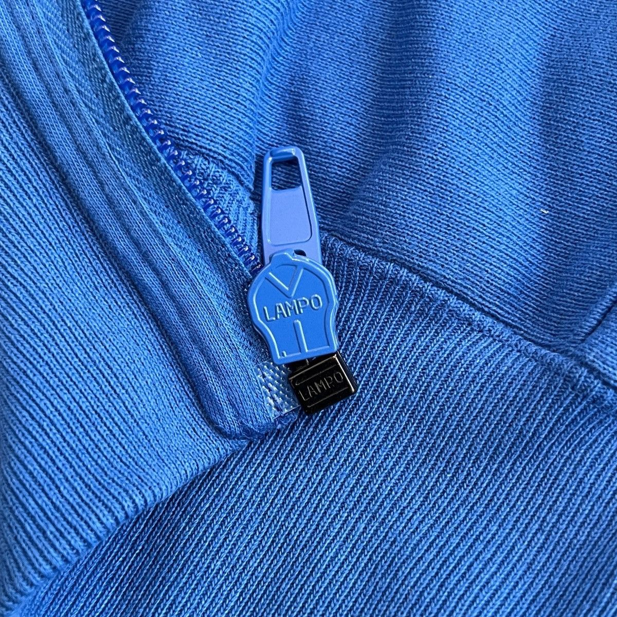 Vetements VETEMENTS × Champion 2017SS "In Progress" Cut-Out Hoodie Size US S / EU 44-46 / 1 - 10 Thumbnail