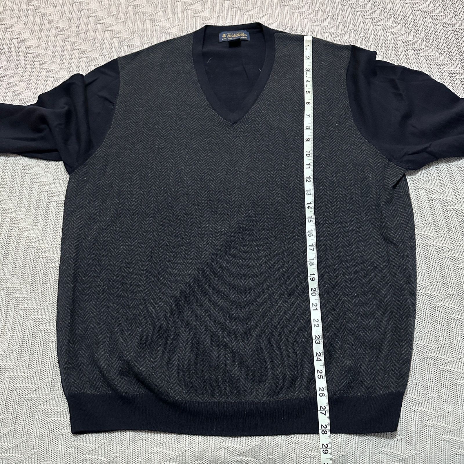 Brooks Brothers Brooks Brothers gray herringbone vneck merino wool sweater Size US XL / EU 56 / 4 - 6 Thumbnail
