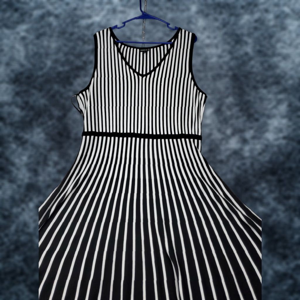 Torrid Torrid Dress Sleeveless Black White Stripe Fit & Flare Midi 2 Plus Size Women Rayon/Polyester Knit XS/S? (Note: This seems incorrect) Size XS / US 0-2 / IT 36-38 - 1 Thumbnail