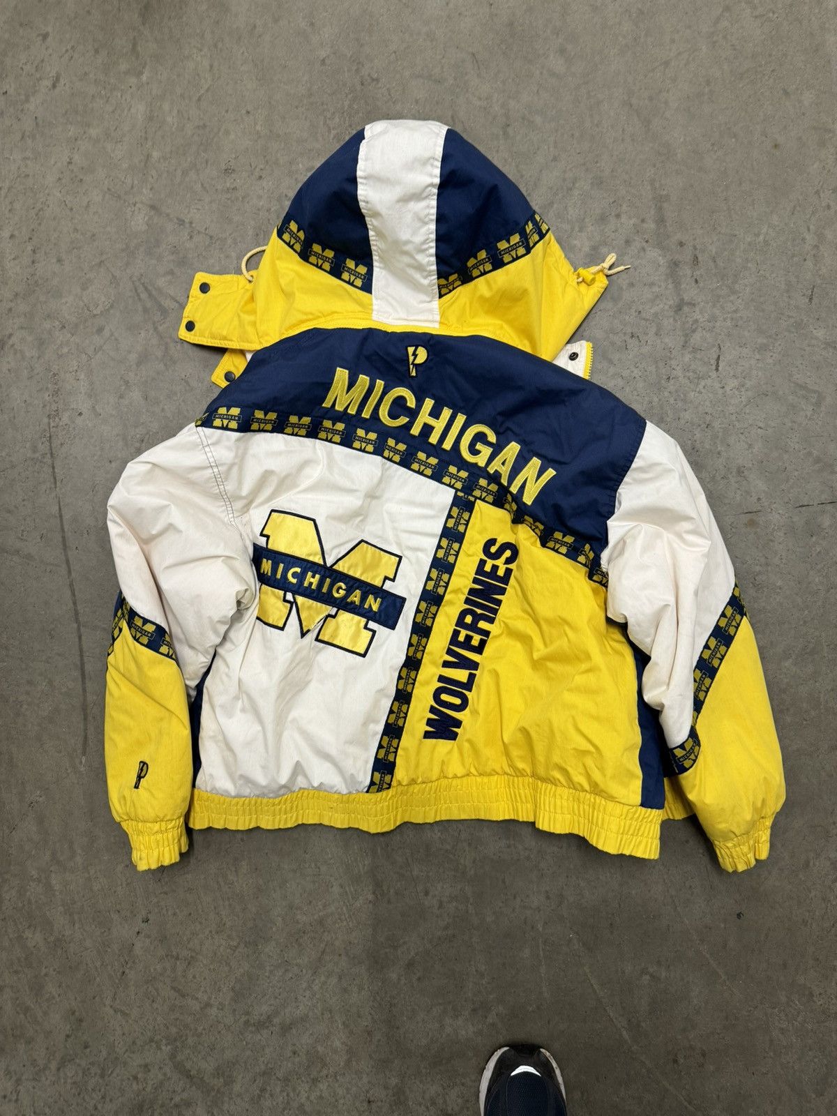Pro Player MICHIGAN WOLVERINES ZIP UP HOODED BY DANIEL YOUNG JACKET Size US L / EU 52-54 / 3 - 2 Thumbnail