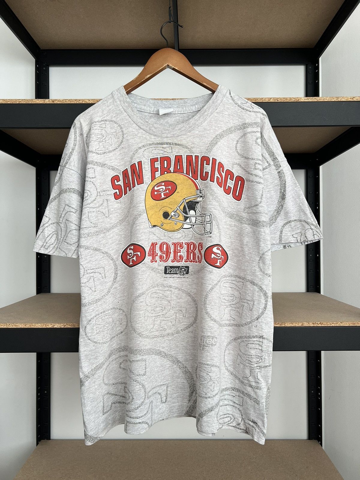 NFL Vintage 1992 San Francisco 49ers NFL AOP Gray T-shirt Size US XL / EU 56 / 4 - 1 Thumbnail