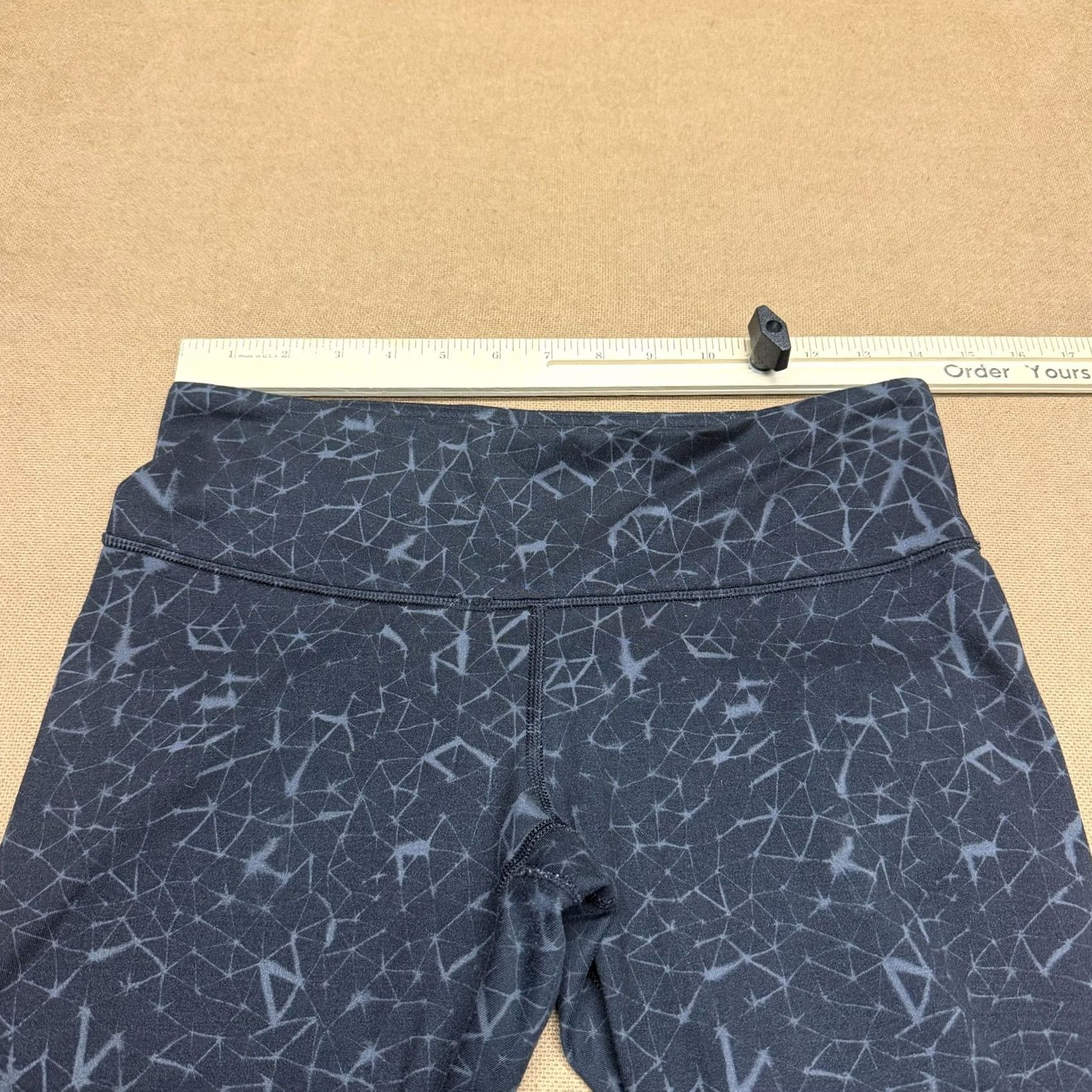 Lululemon Lululemon Leggings Womens 8 Black Geometric Print Capri Athletic Yoga Running Size 30" / US 8 / IT 44 - 5 Thumbnail