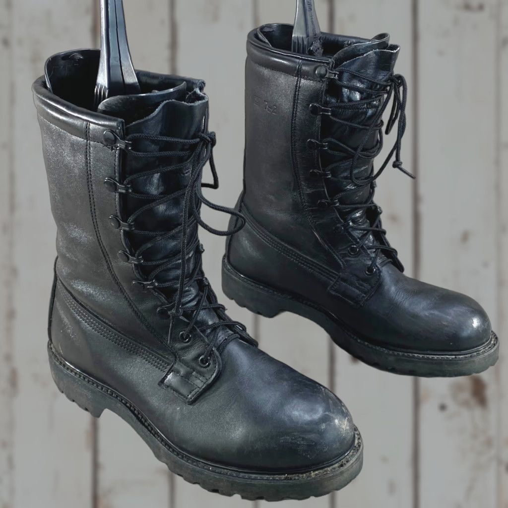 Vibram Mens 8.5 R Black Leather Military Boots Insulated Combat Vibram Sole Made USA - Jungle Boots Combat Boots Mens 8.5 R Black Leather Military Boots Size US 9 / EU 42 - 1 Thumbnail