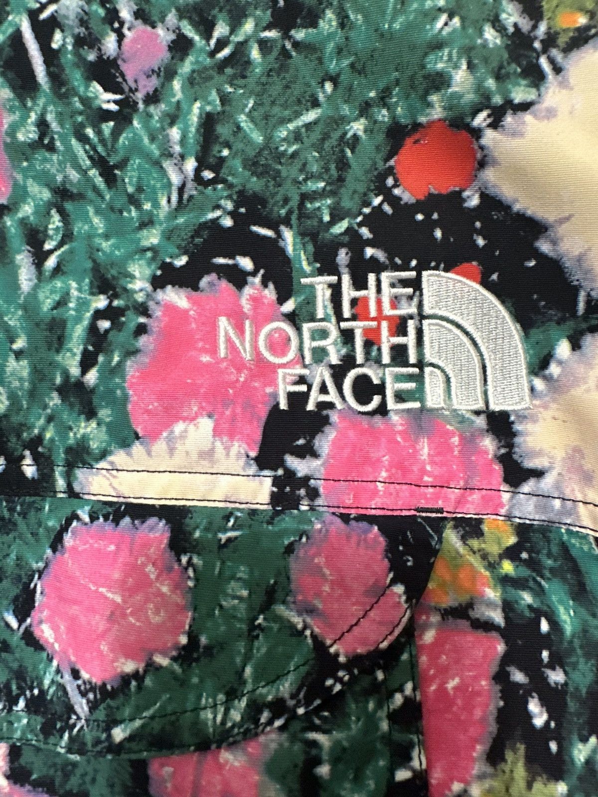 Supreme × The North Face SUPREMExTNF S/S 22 FLORAL SIZE MEDIUM Size US M / EU 48-50 / 2 - 23 Thumbnail