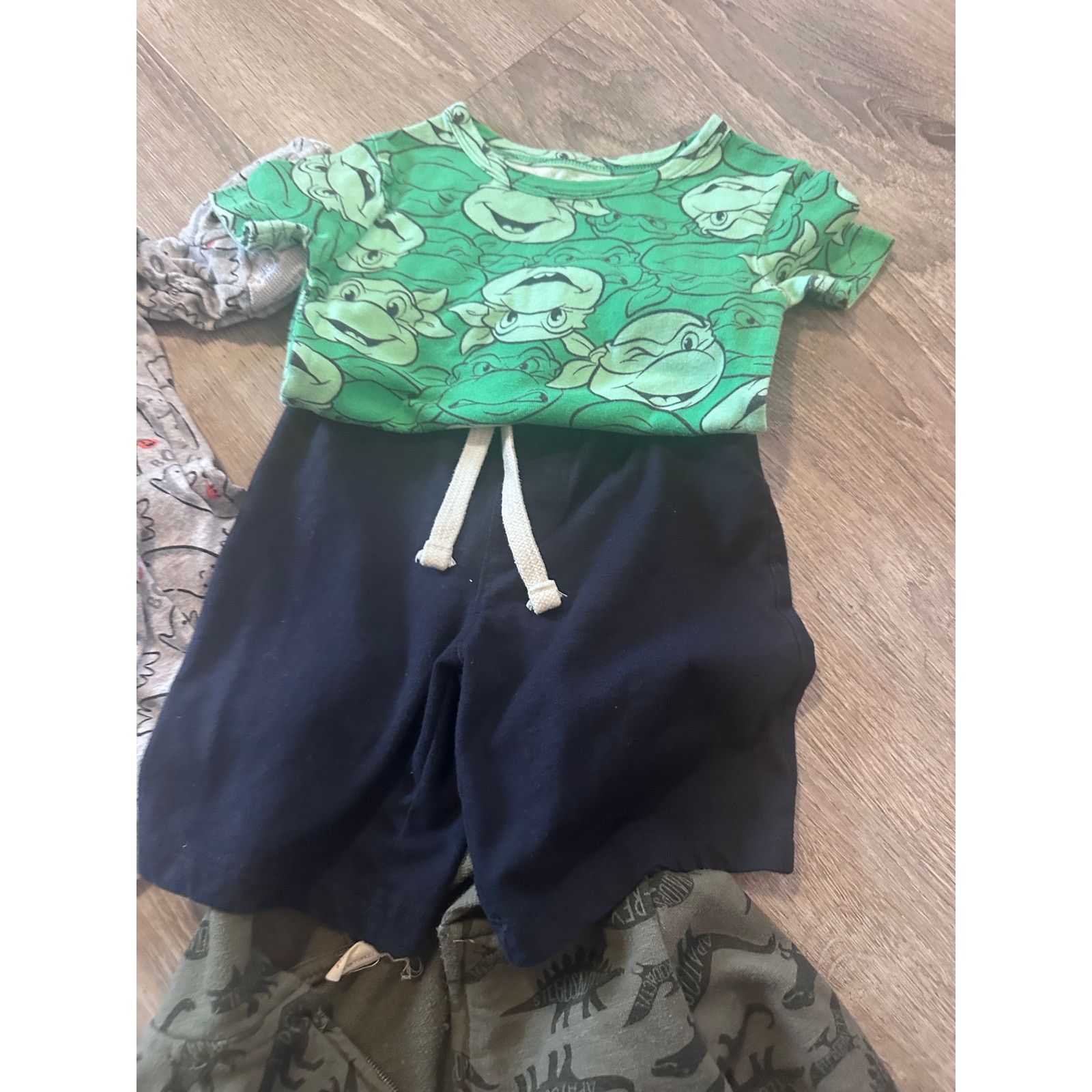 Tommy Hilfiger 7 piece mixed boys size 4-6t lot Tommy Hilfiger Size XXS / US 00 / IT 34 - 5 Thumbnail