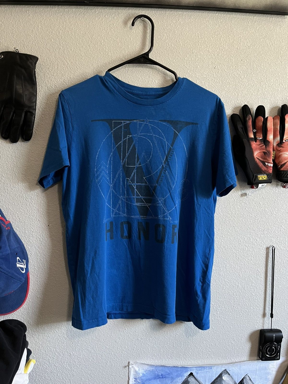 Express Y2K Era Express Graphic Tee – "HONOR" Print – Made in Peru – Size US M / EU 48-50 / 2 - 1 Thumbnail