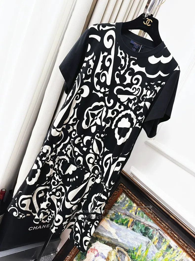 Louis Vuitton Louis Vuitton Black and white multi-element logo printed c Size S / US 4 / IT 40 - 1 Thumbnail
