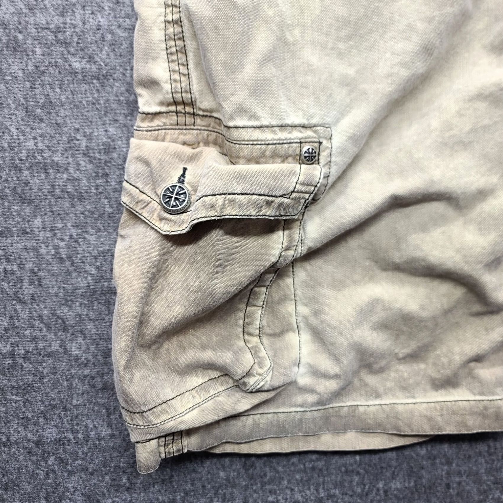 Affliction Affliction Cargo Shorts Mens 40 Beige Cotton Polyester Distressed 90s Grunge Gothic MMA Cargo Pocket Button Zipper Embroidered Logo Size US 40 / EU 56 - 7 Thumbnail