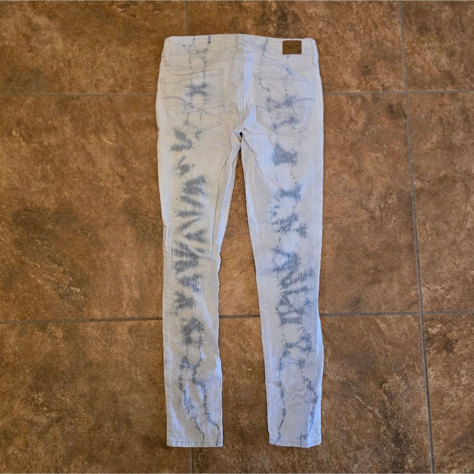 American Eagle Outfitters White Denim Lined | AEO | Distressed Jean Size 27" / US 4 / IT 40 - 2 Thumbnail