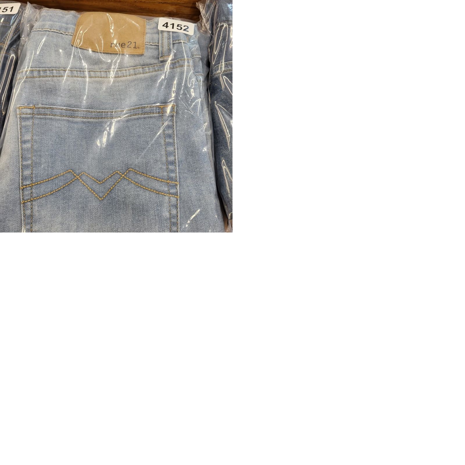 Vintage Rue 21 Jeans Men's 28x30 Blue Distressed Skinny Ultra Flex Denim 5-Pocket Slim Regular Whiskered Grunge 90s Mens Size US 28 / EU 44 - 9 Thumbnail