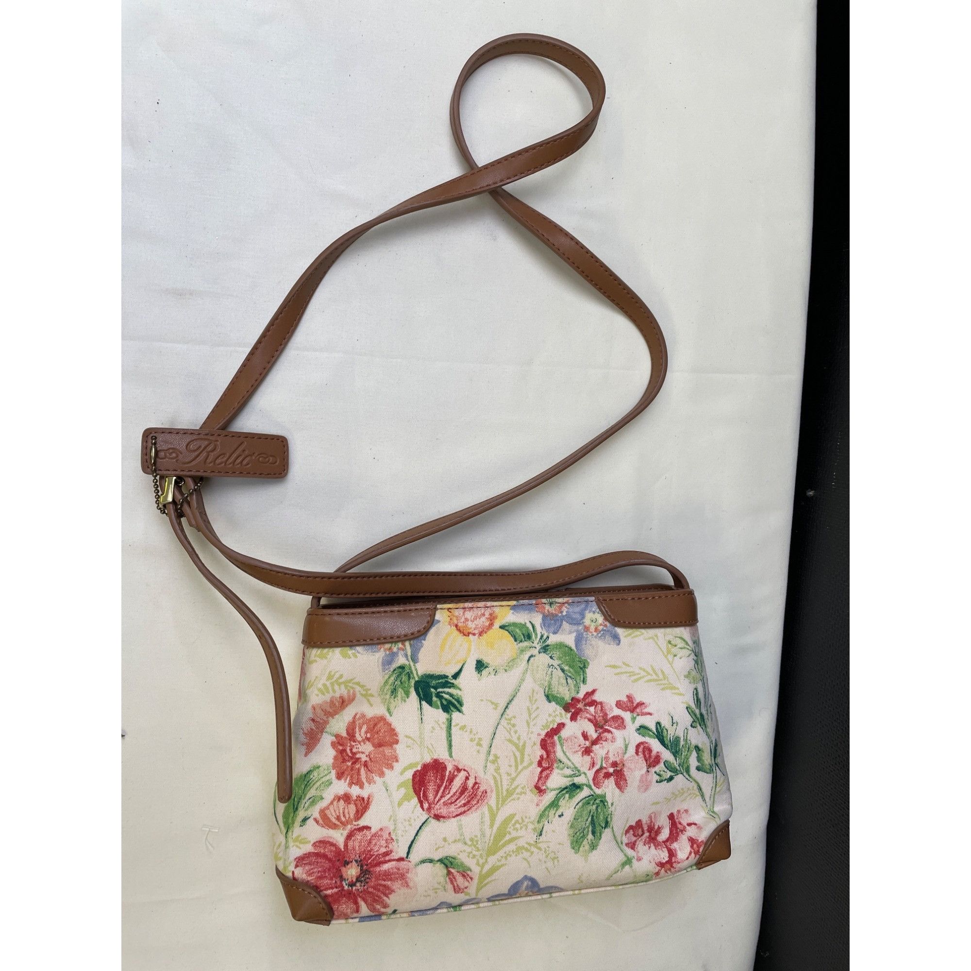 Relic Relic Women's Floral Multi Watercolors Crossbody Bag/ Purse Size ONE SIZE - 6 Thumbnail