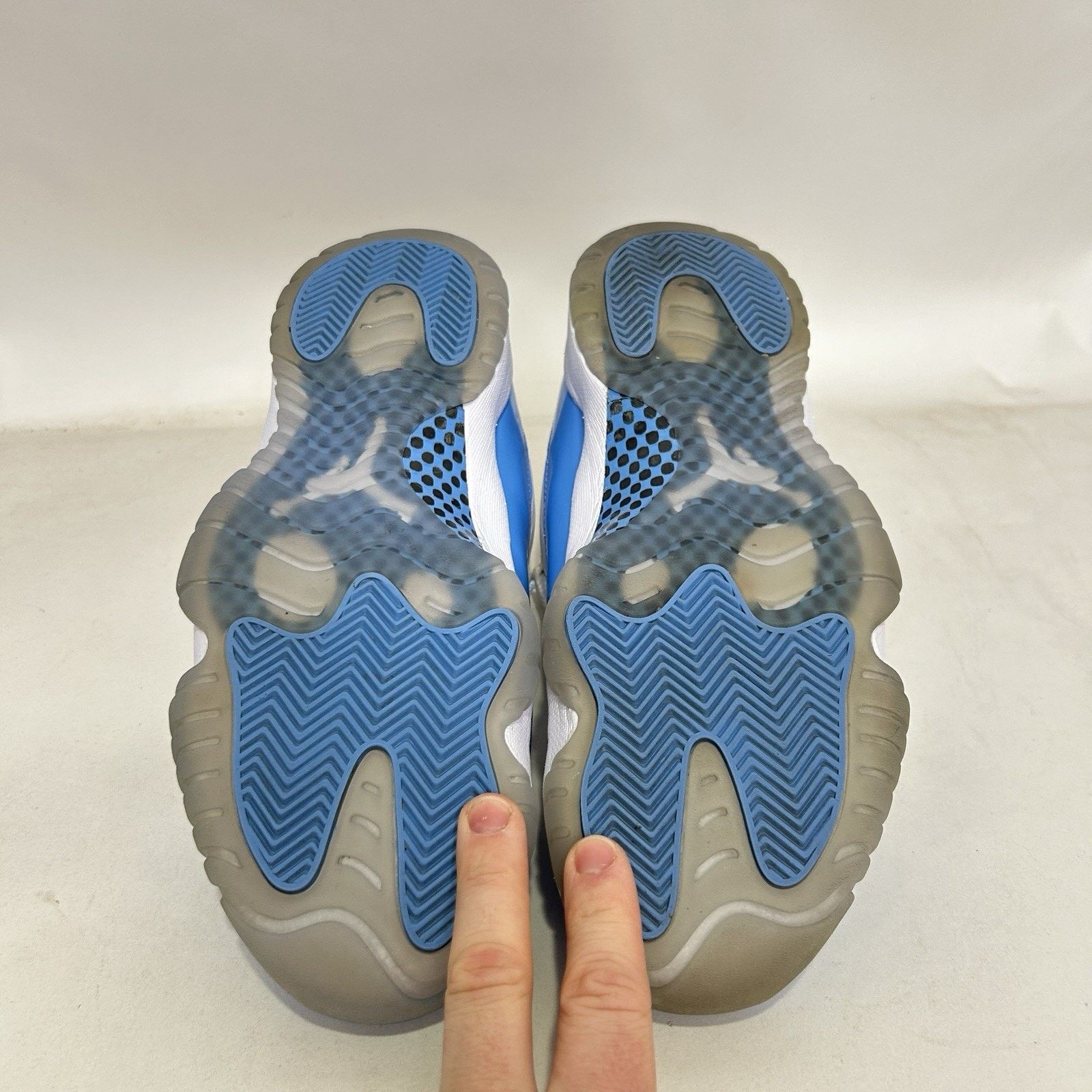 Nike Nike Air Jordan 11 Retro Low “UNC/University Blue White” Size US 9.5 / EU 42-43 - 7 Thumbnail