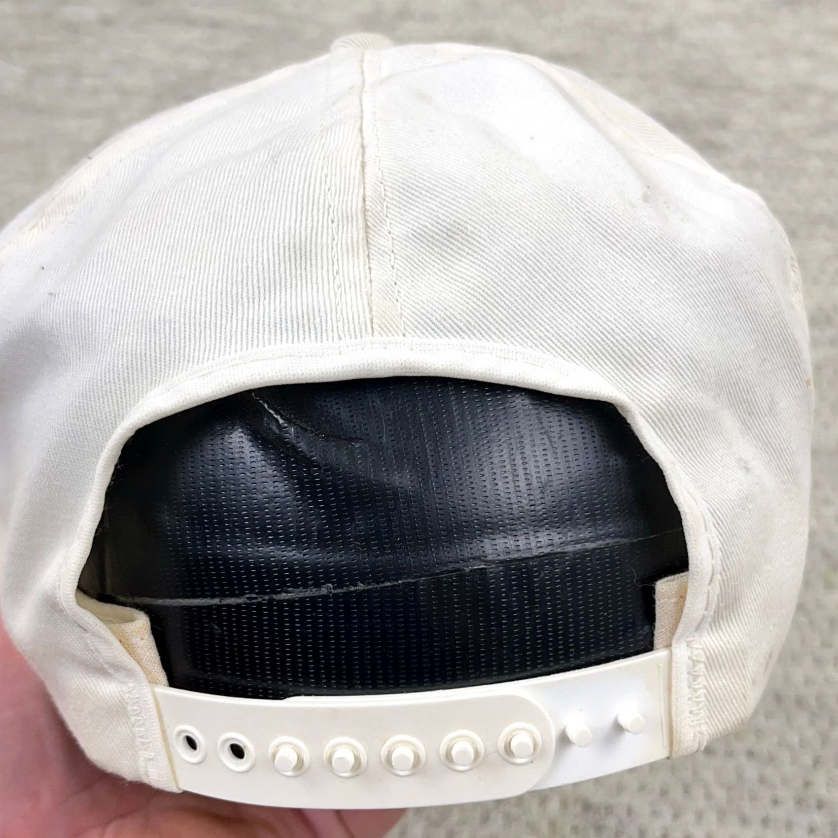 Vintage VINTAGE Leinenkugel Beer Hat Cap Snapback White Script Worn USA 80s 90s Mens Size ONE SIZE - 6 Thumbnail