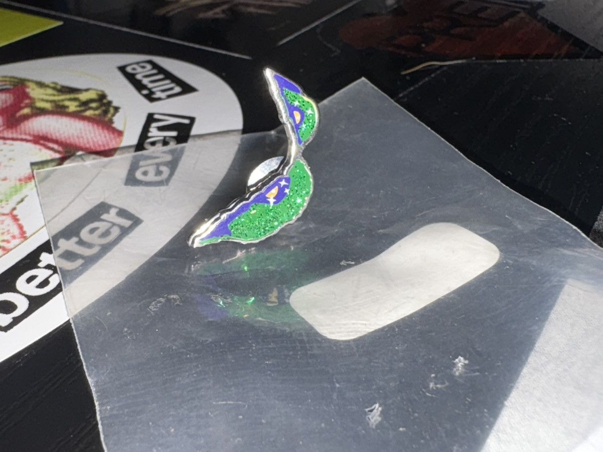 Supreme Supreme Eyes Pin Size ONE SIZE - 1 Thumbnail