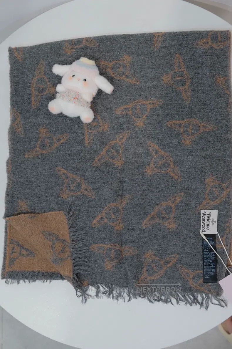 Vivienne Westwood Vivienne Westwood size 166*37cm Scarf, Purchased from a Vin Size ONE SIZE - 1 Thumbnail