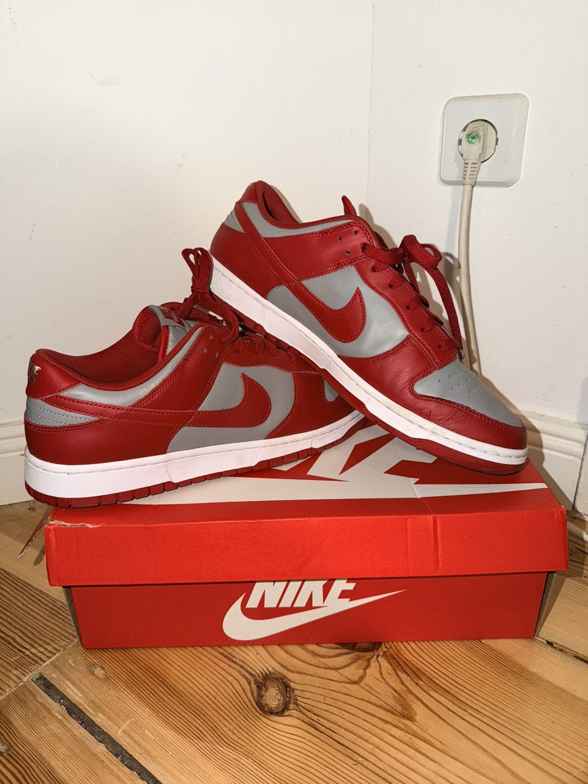 Nike Nike Dunk Low “Medium Grey / Varsity Red” DS, US 13 (2010) Size US 13 / EU 46 - 1 Thumbnail