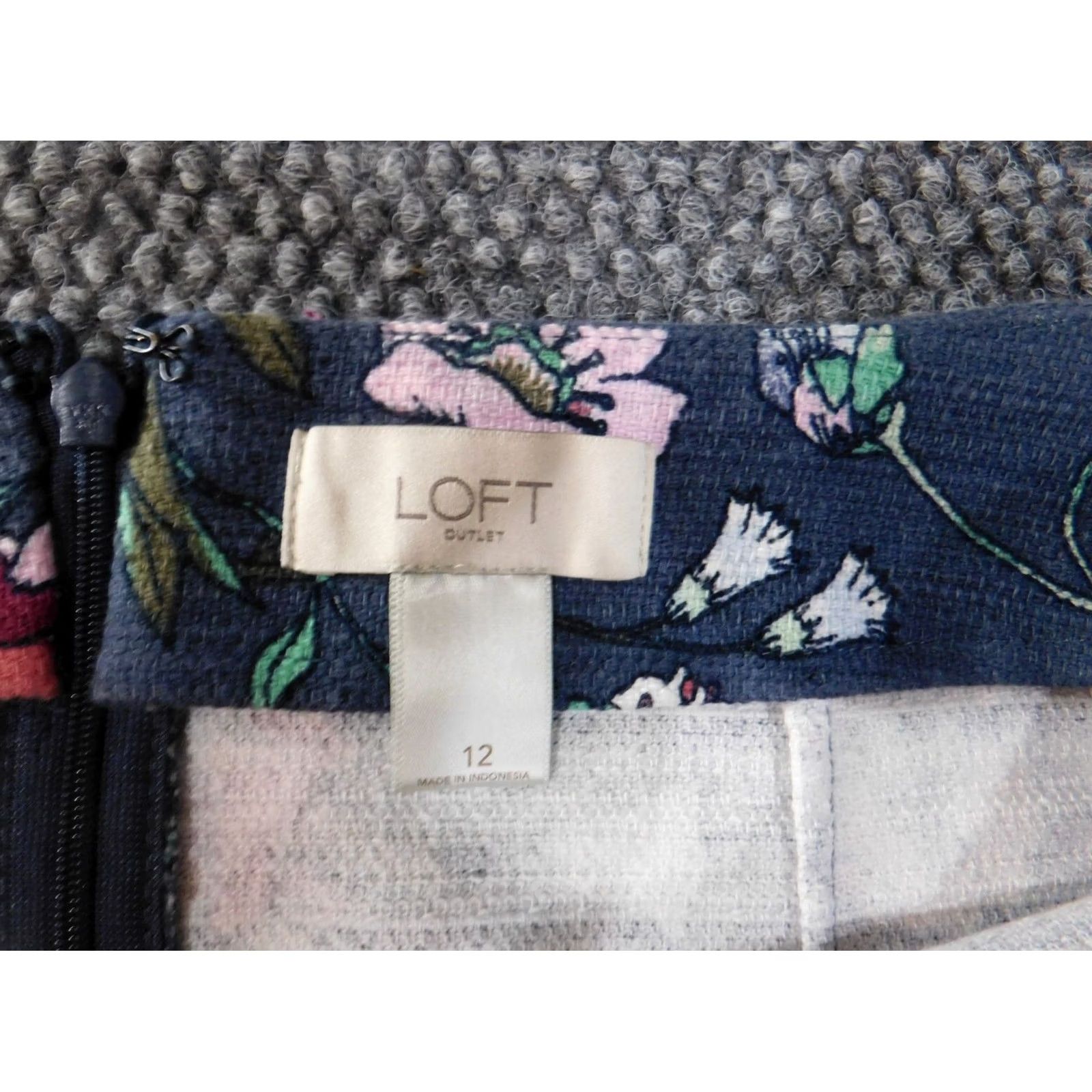 Loft LOFT Skirt Knee Length Floral Blue Zip A-Line Women 12 Casual Business Knit Cotton Spandex Lined Zipper Regular Capes? Size 34" / US 12 / IT 48 - 6 Thumbnail