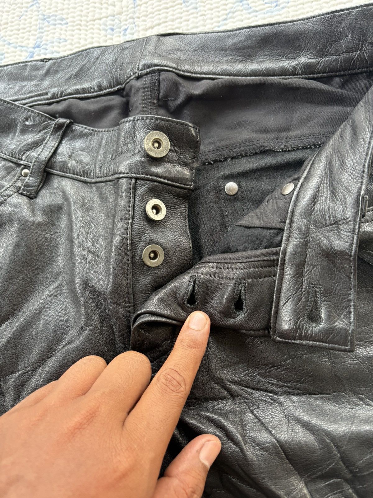 5351 POUR LES HOMMES Pour Les Homme Hybric Black Leather Size US 31 - 15 Thumbnail