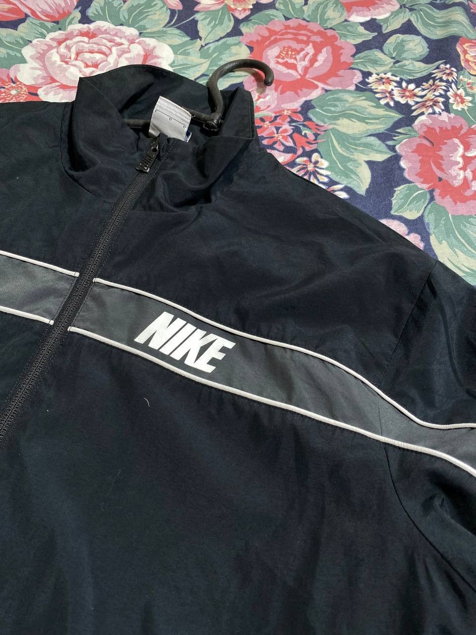 Nike Vintage Nike Light Jacket Logo 80s 90s Size US L / EU 52-54 / 3 - 21 Thumbnail
